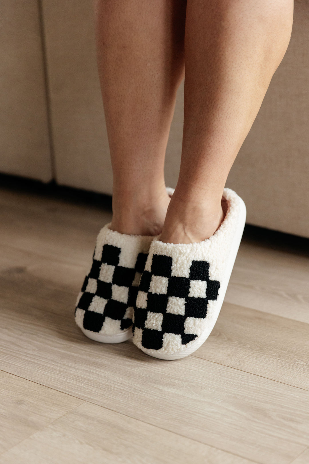 Womens - Checked Out Slippers In Black