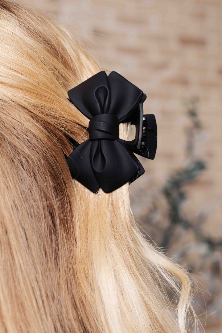 Accessories - Classic Bow Claw Clip In Matte Black