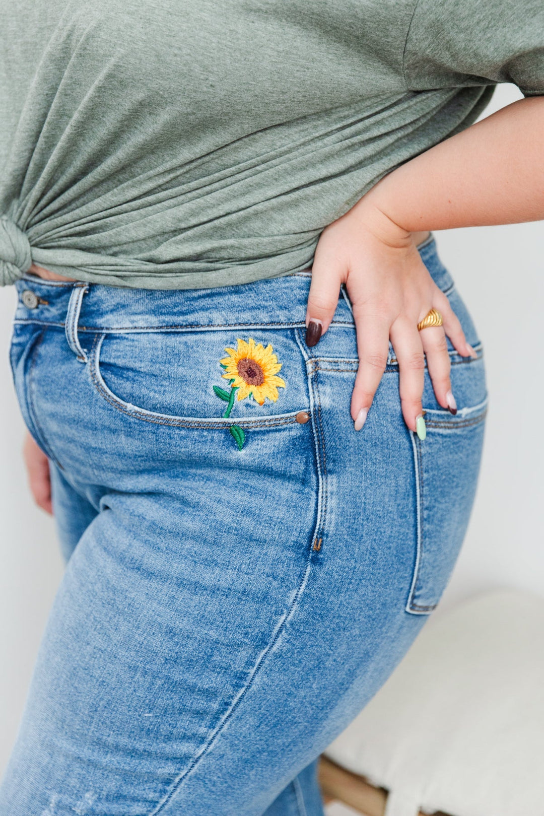Womens - Hi-Rise Relaxed Sunflower Embroidery Jeans