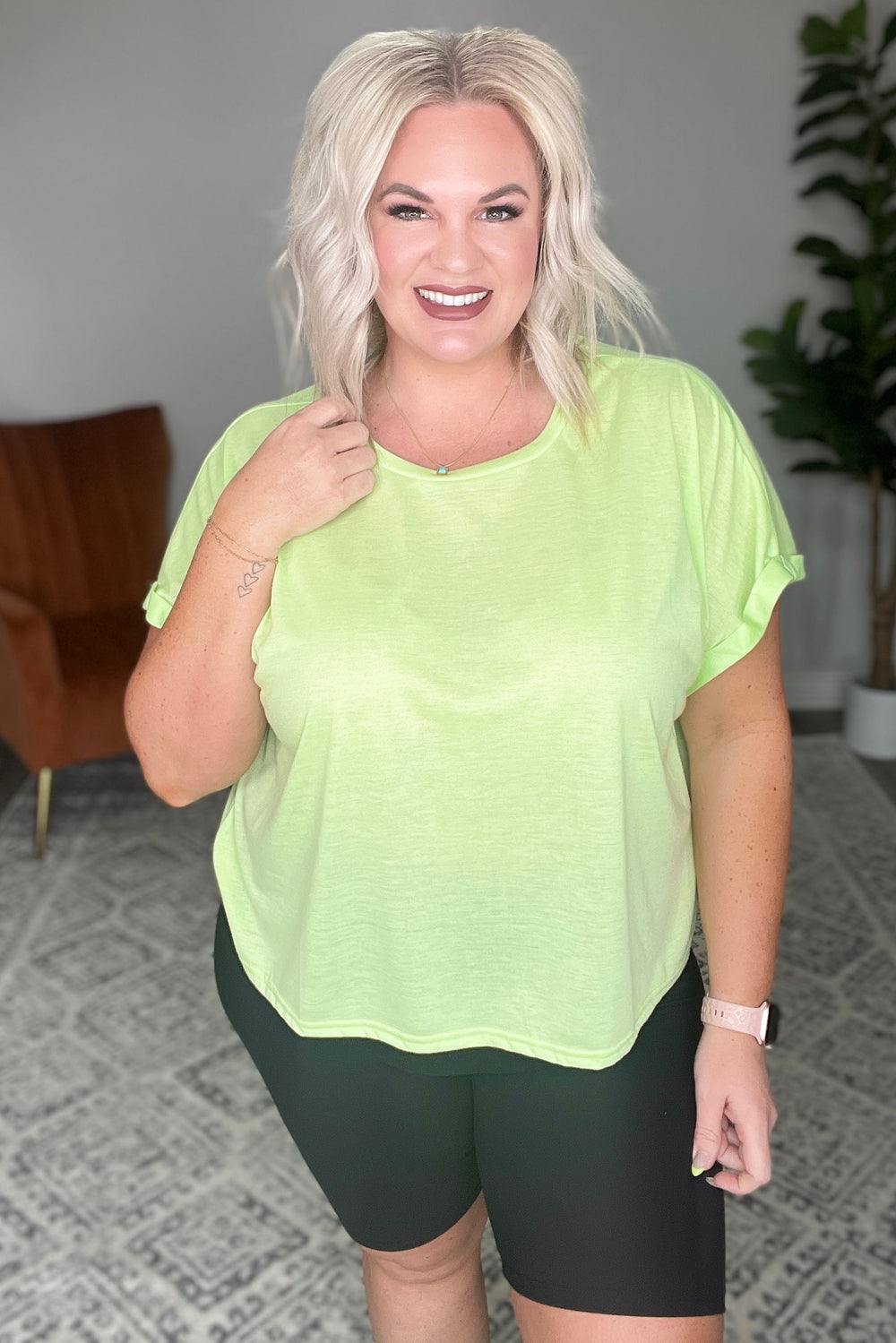 Womens - Round Neck Cuffed Sleeve Top In Lime