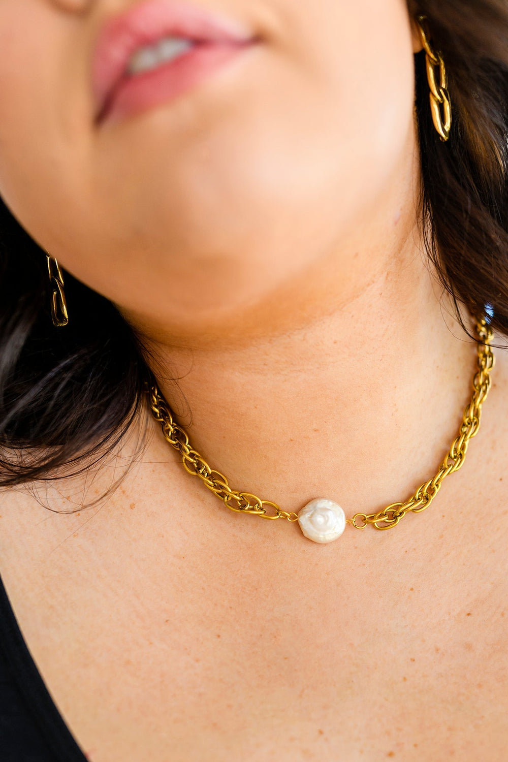 Womens - Ocean's Gold Shell Pendant Necklace