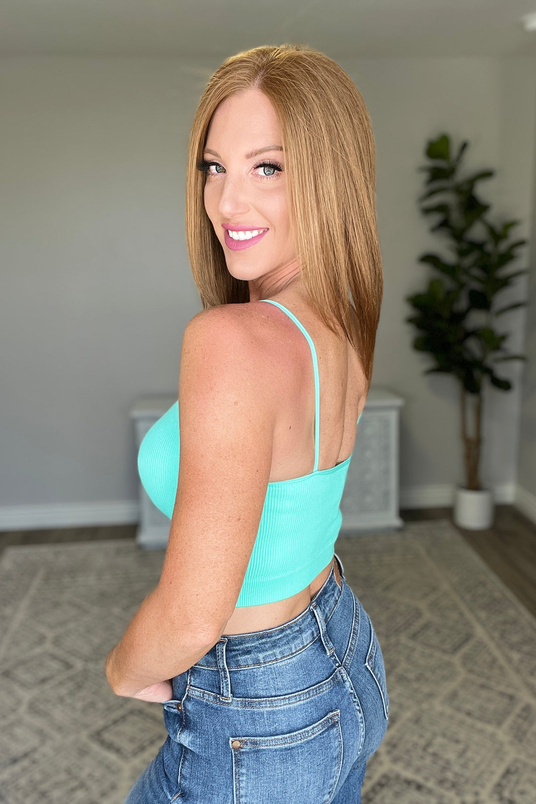 Womens - Ribbed Seamless Spaghetti Strap Crop Cami In Mint
