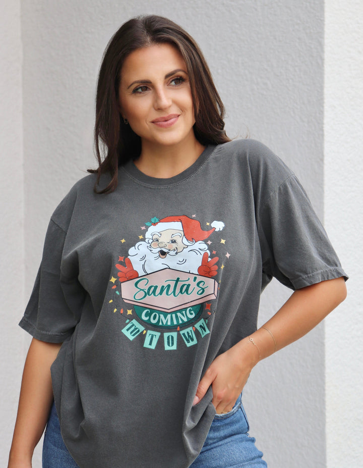 SANTA'S COMING TEE (COMFORT COLORS)