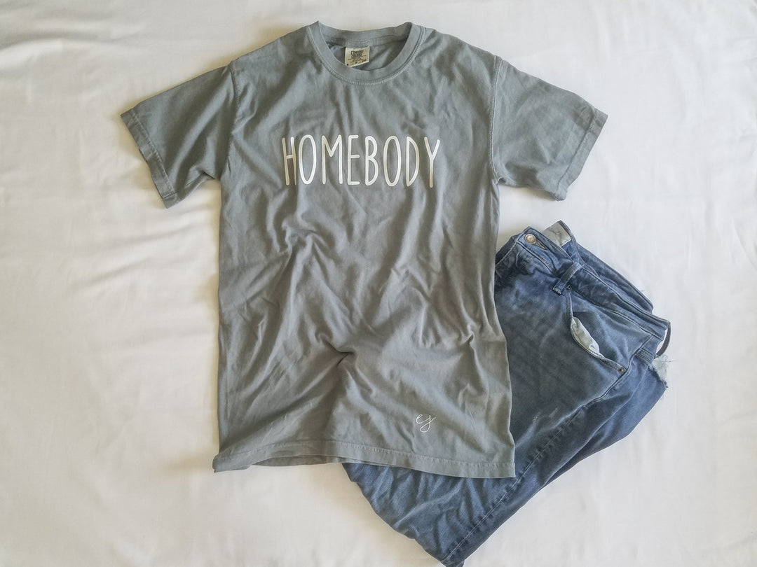 T-shirt - Simple Sayings Homebody Comfort Colors Short Sleeve T-Shirt