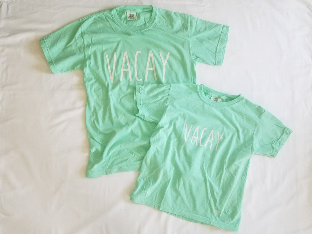 T-shirt - Simple Sayings Vacay Comfort Colors Youth Short Sleeve T-shirt