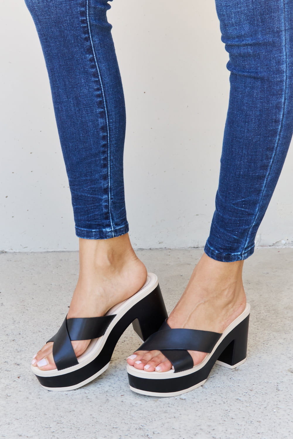 Weeboo Cherish The Moments Contrast Platform Sandals In Black