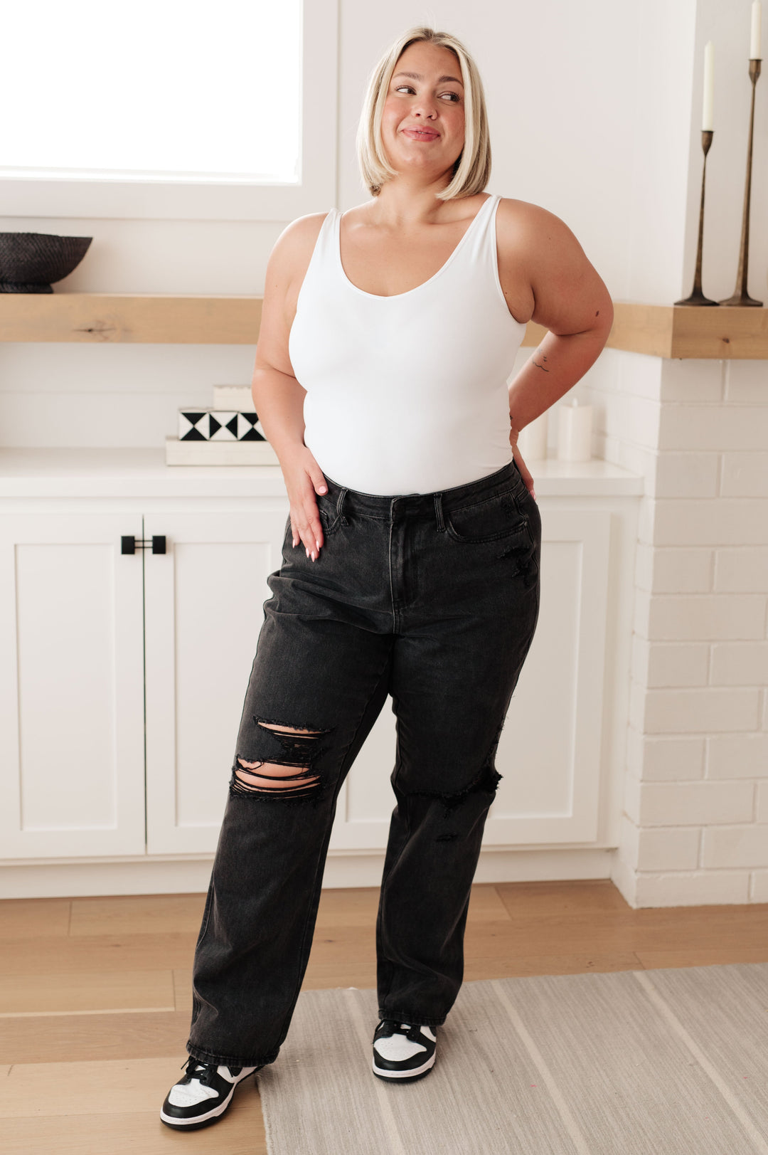 Womens - Susannah High Rise Rigid Magic 90's Distressed Straight Jeans In Black