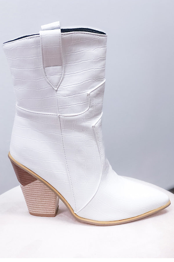 WS 610 Shoes - Coachella White Western Bootie