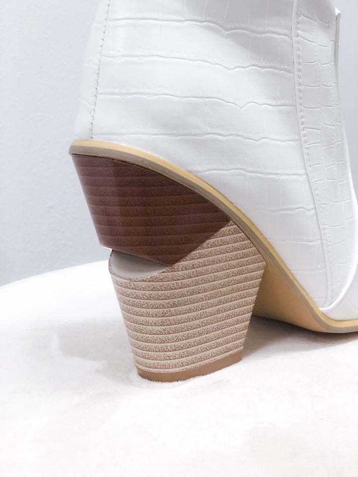 WS 610 Shoes - Coachella White Western Bootie